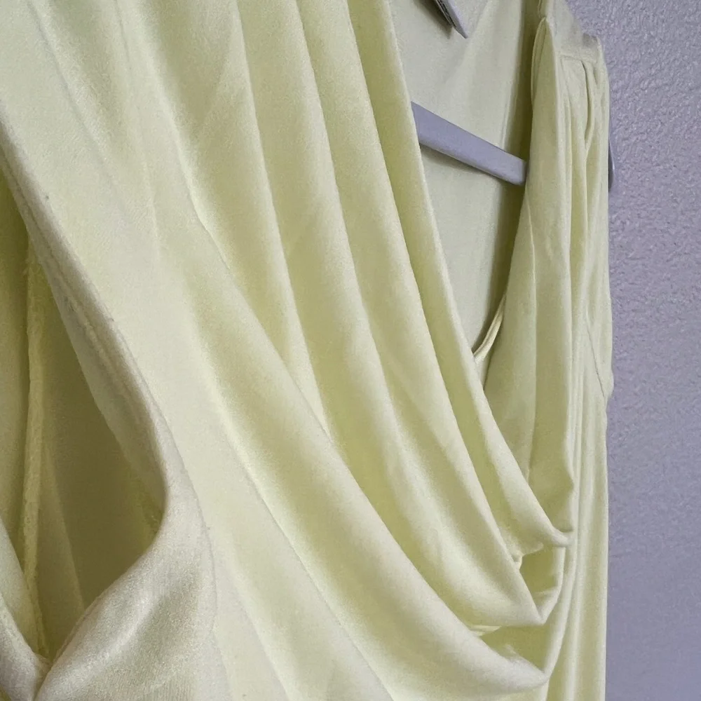 Carmen Marc Valvo Light Yellow Drape Neck Blouse - Picture 3 of 4